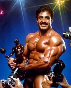 Samir avec le trophée Sandow